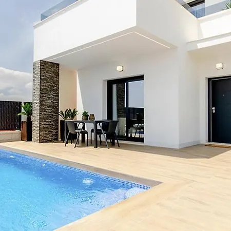 Villa 3 *